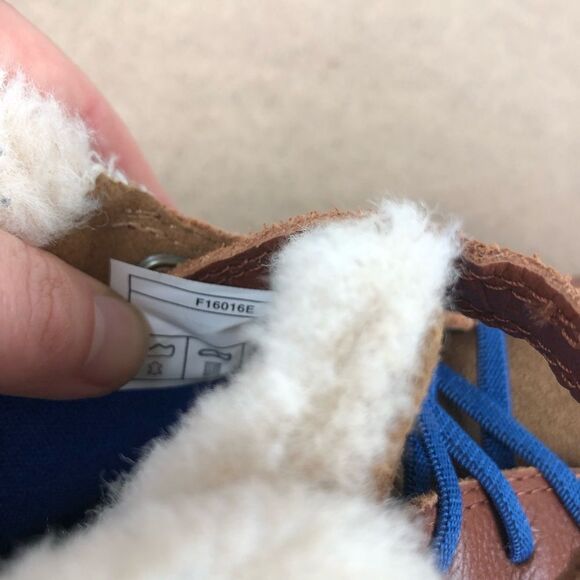 Ugg Theron Chestnut Kid's USA Size 5
Suede and leather - Picture 6 of 13